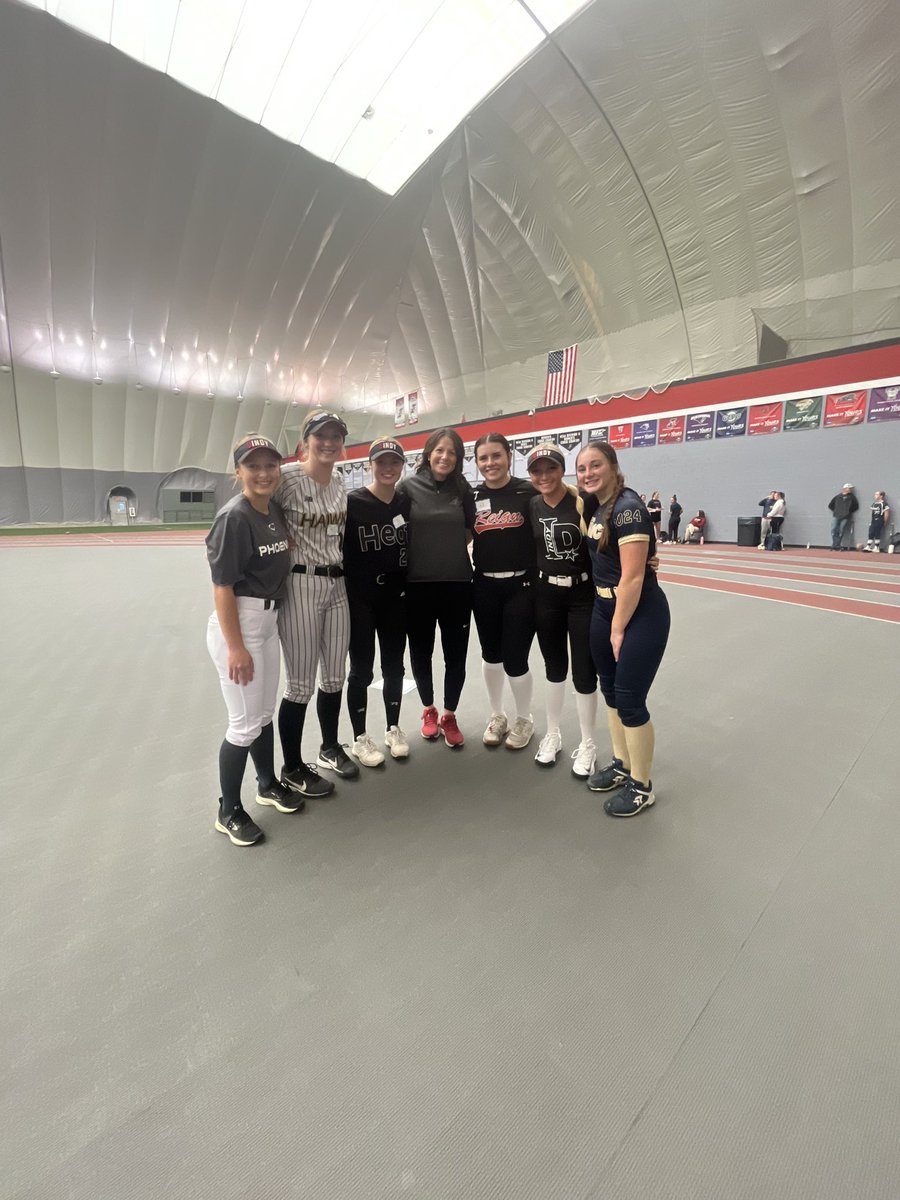 UIndy camp with my future teammates!!! Thank you to Coach Frost and Coach Ferrell and all the players for being so kind and welcoming.
<a href="/UIndySoftball/">UIndy Softball</a> <a href="/coachferrell15/">Ben Ferrell</a>