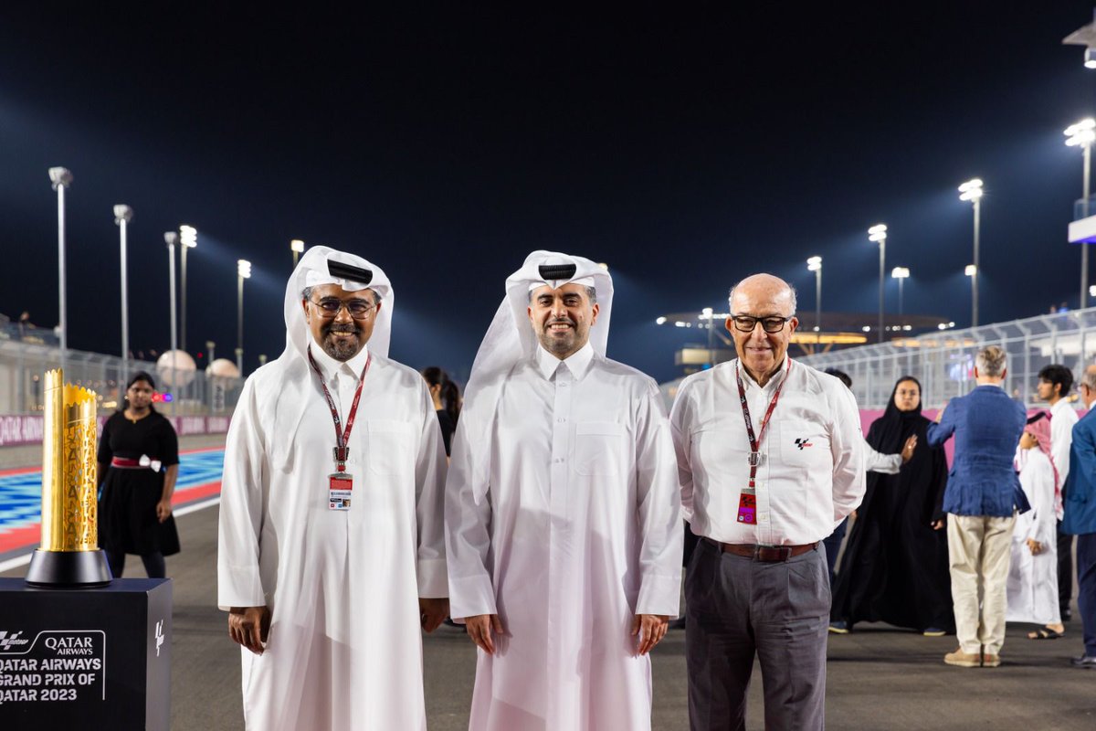 Qatar Airways tweet media