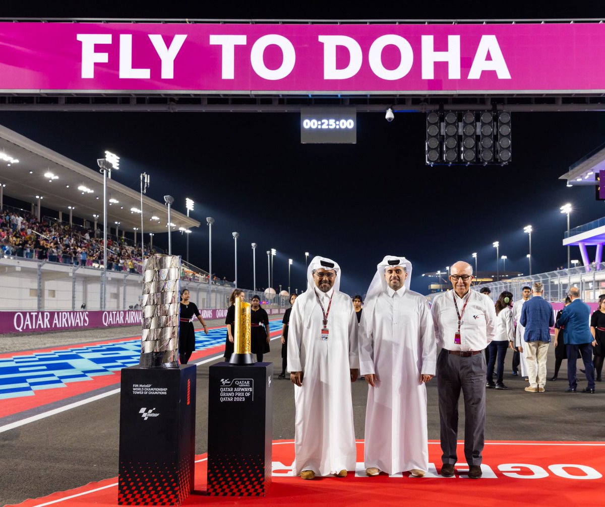 Qatar Airways tweet media