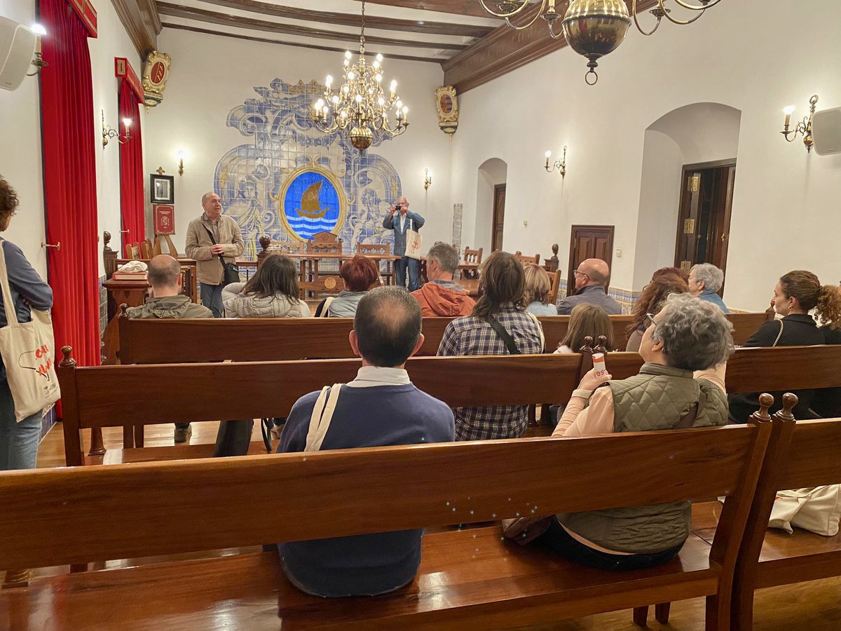 ConeixAlbalat's tweet photo. Divendres de vesprada, de la mà de Pere Hernandis i dins de les activitats programades de la Trobada d'escoles en valencià, es va realitzar la ruta "Una passejada per Albalat de la Ribera". Esperem que gaudireu totes i tots de la passejada. https://t.co/54fvXp3ybr