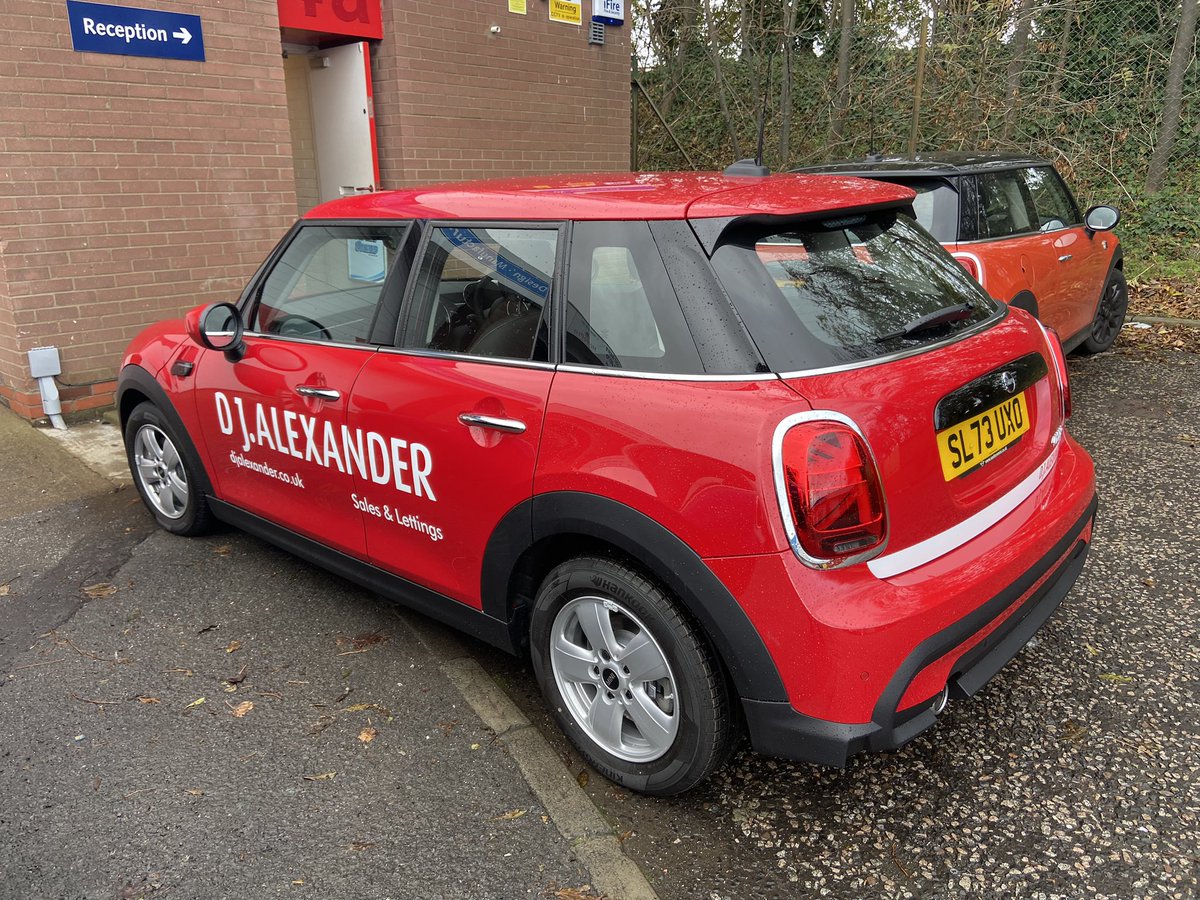 ApexSigns's tweet image. Big thanks to DJ Alexander for choosing Apex Signs to brand their new fleet of 16 Minis. 

#DjAlexander #edinburgh #graphics #great team