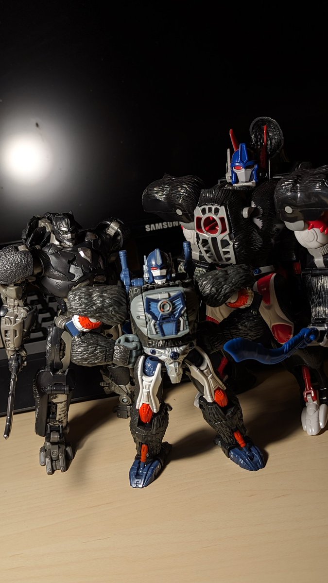 Mike_Convoy's tweet photo. Three generations of Primal. https://t.co/PEGYZ3YF4v