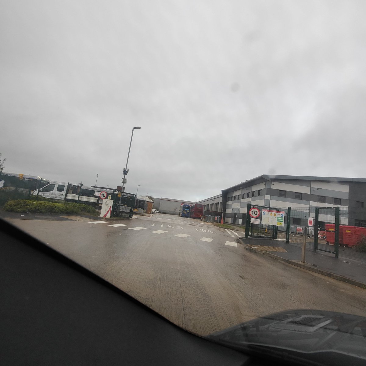 PeterOl22568999's tweet image. "Yesterday, I visited the Handy Drive Bus Depot to show my support for the Go North East drivers on strike. Let's all unite and work towards a fair pay rise so we can get our buses back on the road! #GoNorthEast #FairPay #BusStrike"