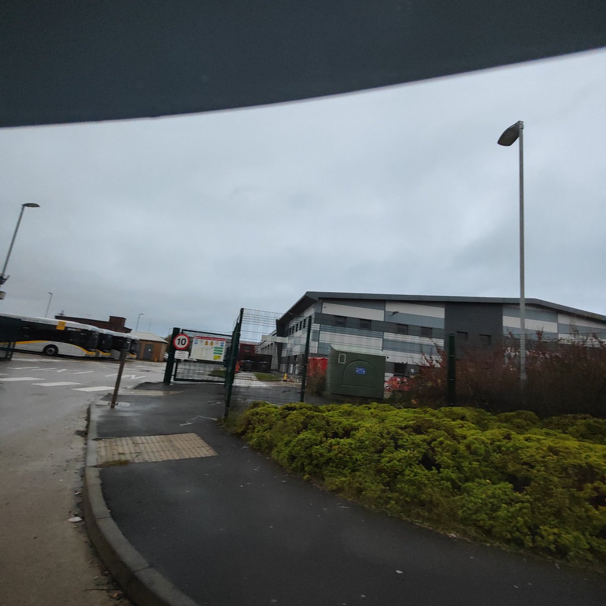 PeterOl22568999's tweet image. "Yesterday, I visited the Handy Drive Bus Depot to show my support for the Go North East drivers on strike. Let's all unite and work towards a fair pay rise so we can get our buses back on the road! #GoNorthEast #FairPay #BusStrike"