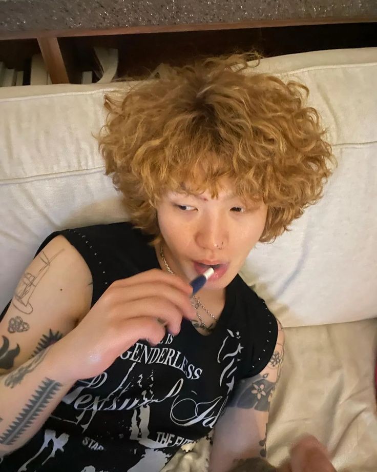 byebyte's tweet photo. @THEGODOLKINERA

—— byeong gastrell.
—— veintidós.
—— tercero.
—— saltos espacio-temporales.
—— lucha contra el crimen.
—— jeon hyuk-jun. https://t.co/XwVQyIiIXY