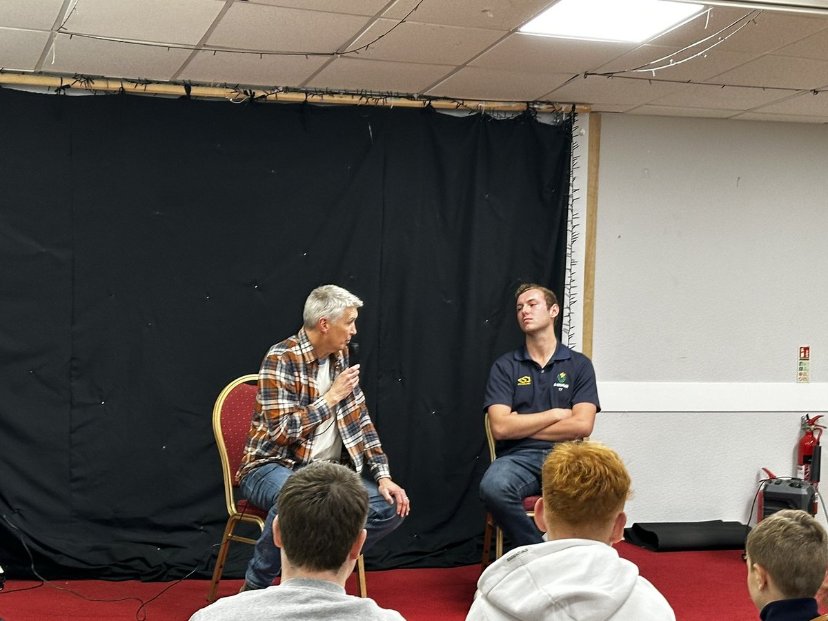 Croesycc's tweet image. Thank you to @smaley02 of @GlamCricket for giving up his spare time today for our junior presentation. Answered some tough Q’s from 
 players and parents in the Q&amp;amp;A. True professional giving back to the grassroots game inspiring the next generation 🏏🏴󠁧󠁢󠁷󠁬󠁳󠁿@CricketWales