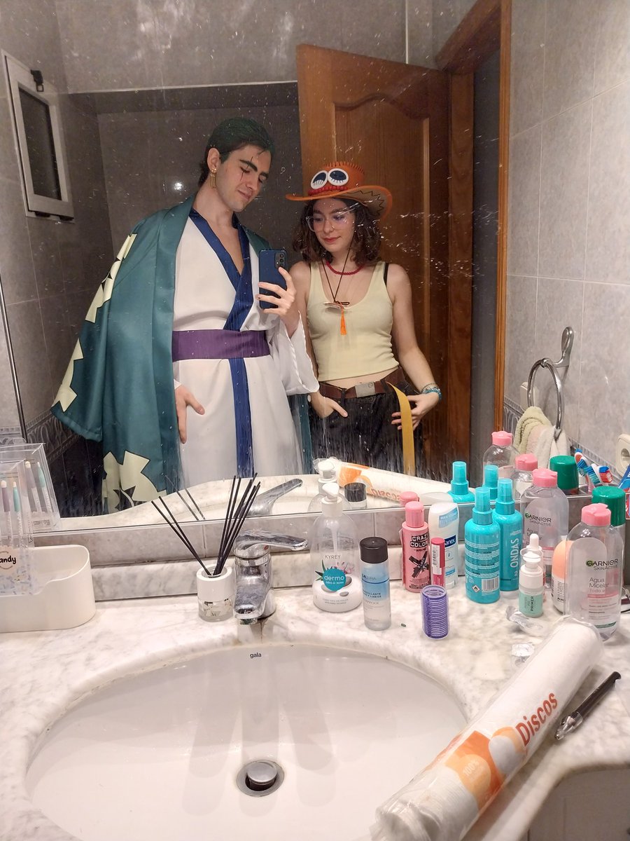 JanaiYoel's tweet photo. Ayer fue un día increible, así que abro hilo de todas las fotos que tengo de mi cosplay de Zoro.

De nuevo, gracias a @hugdroide y a @gemalikesu por ayudarme tanto con el maquillaje y el cosplay https://t.co/MGNVIsXwlD