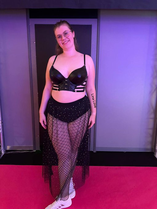 Bissl was von einen meiner Venus Messe Outfit`s https://t.co/SpJB7hxyMI