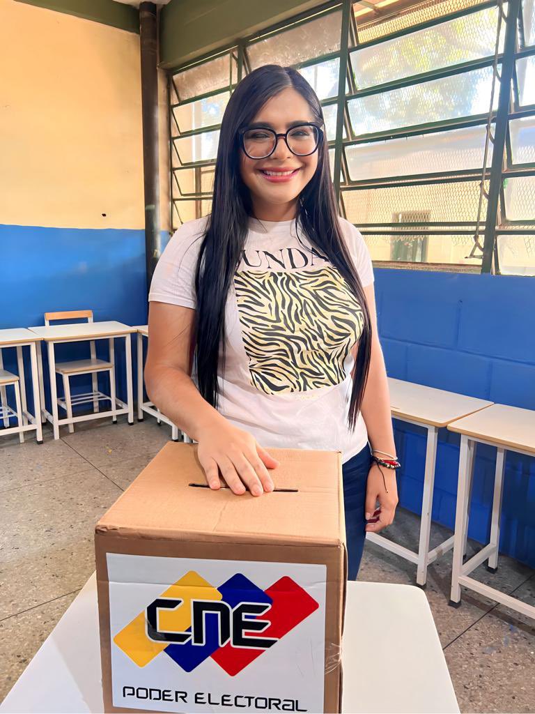 Me vine al estado Lara para participar en el simulacro electoral y fue hermoso ver la cantidad de ciudadanxs que están decididos a ejercer su derecho al voto el próximo 3 de diciembre en el Referéndum Consultivo #SimulacroElectoral @venezuelatoda_ @NicolasMaduro