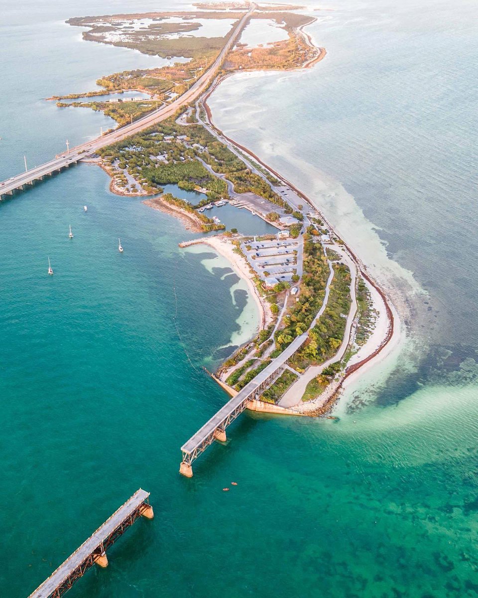 A breathtaking aerial of Bahia Honda State Park where turquoise waters meet lush green landscapes. 🤩 

📸:<a href="/PatrikOrcutt/">Patrik Orcutt</a>