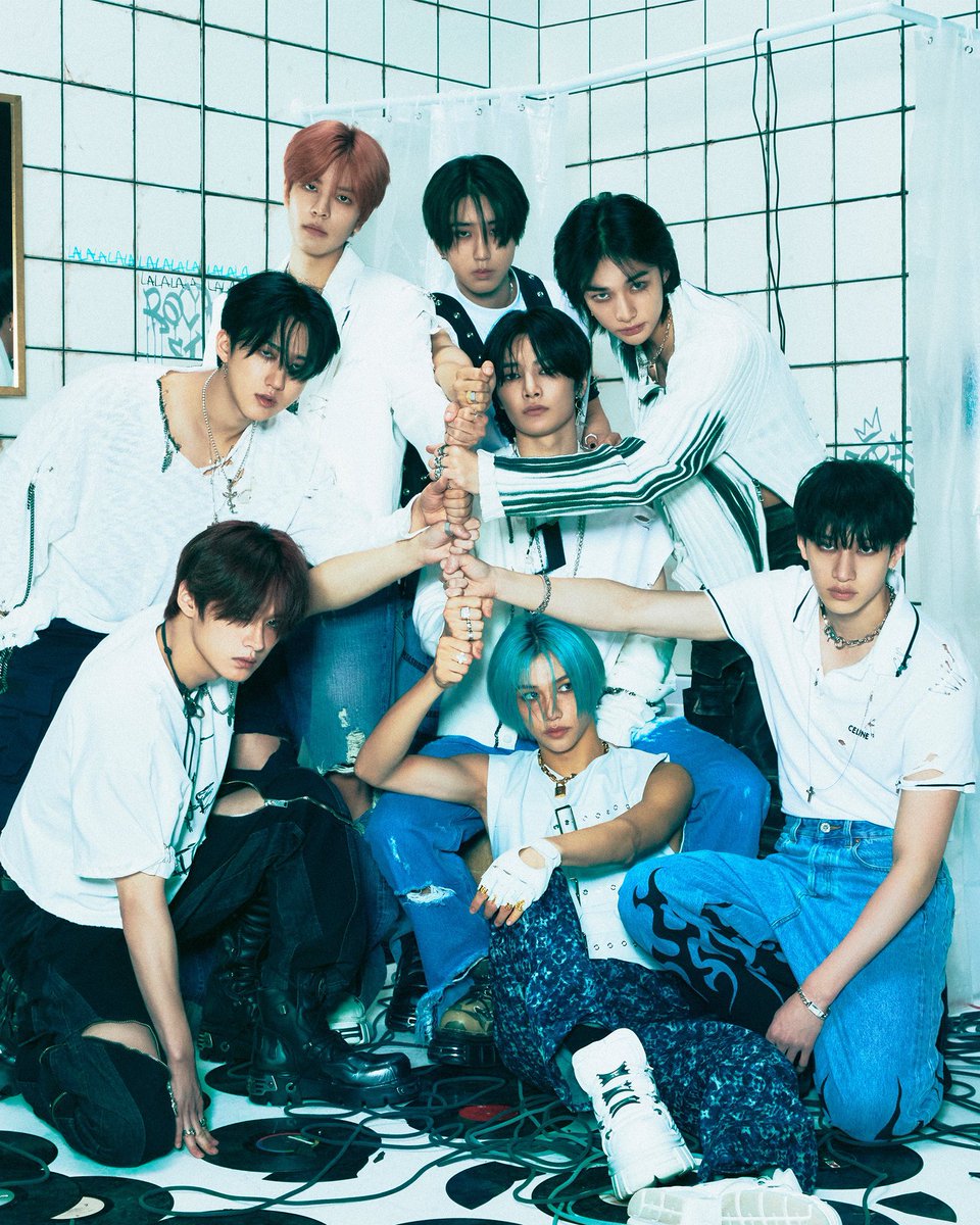 Stray Kids earns their fourth consecutive #1 album on the Billboard 200:

#1. ROCK-STAR
#1. 5-STAR
#1. Maxident
#1. Oddinary