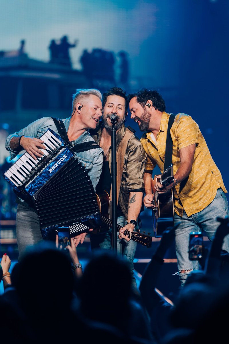 OldDominion's tweet photo. St. Louis, MO ποΈ Closing out another beautiful weekend on the road with all of you at @Enterprise_Cntr was everything. Thank you for leaving your worries at the door and partying all night long with us!
#NoBadVibesTour #DifferentAboutYou https://t.co/KfO0oJC4yB