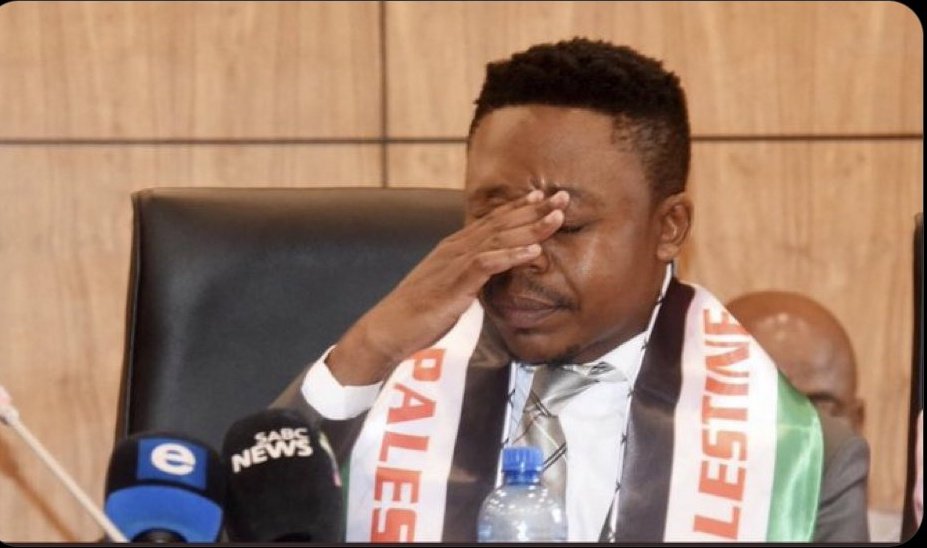 Inkosana27's tweet photo. @Ladyziyanda @destinyzee Ungathi ithi "nangu lo underage ezongibophisa" https://t.co/MJGmDQ92nn