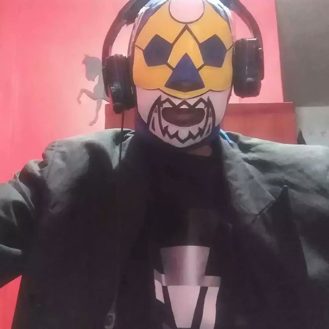 PESKASIDER_305's tweet image. #luchando de #streaming