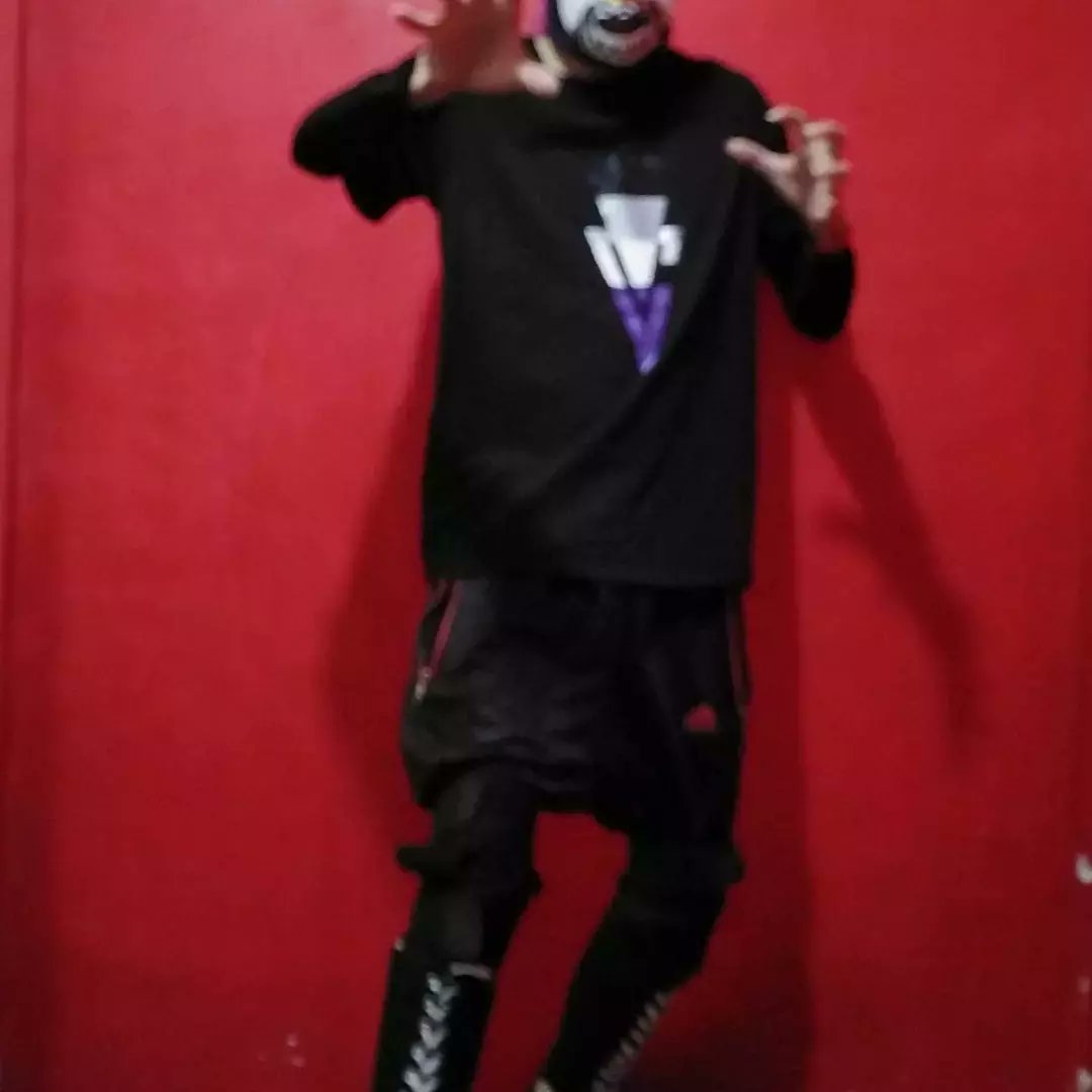 PESKASIDER_305's tweet image. #luchando de #streaming