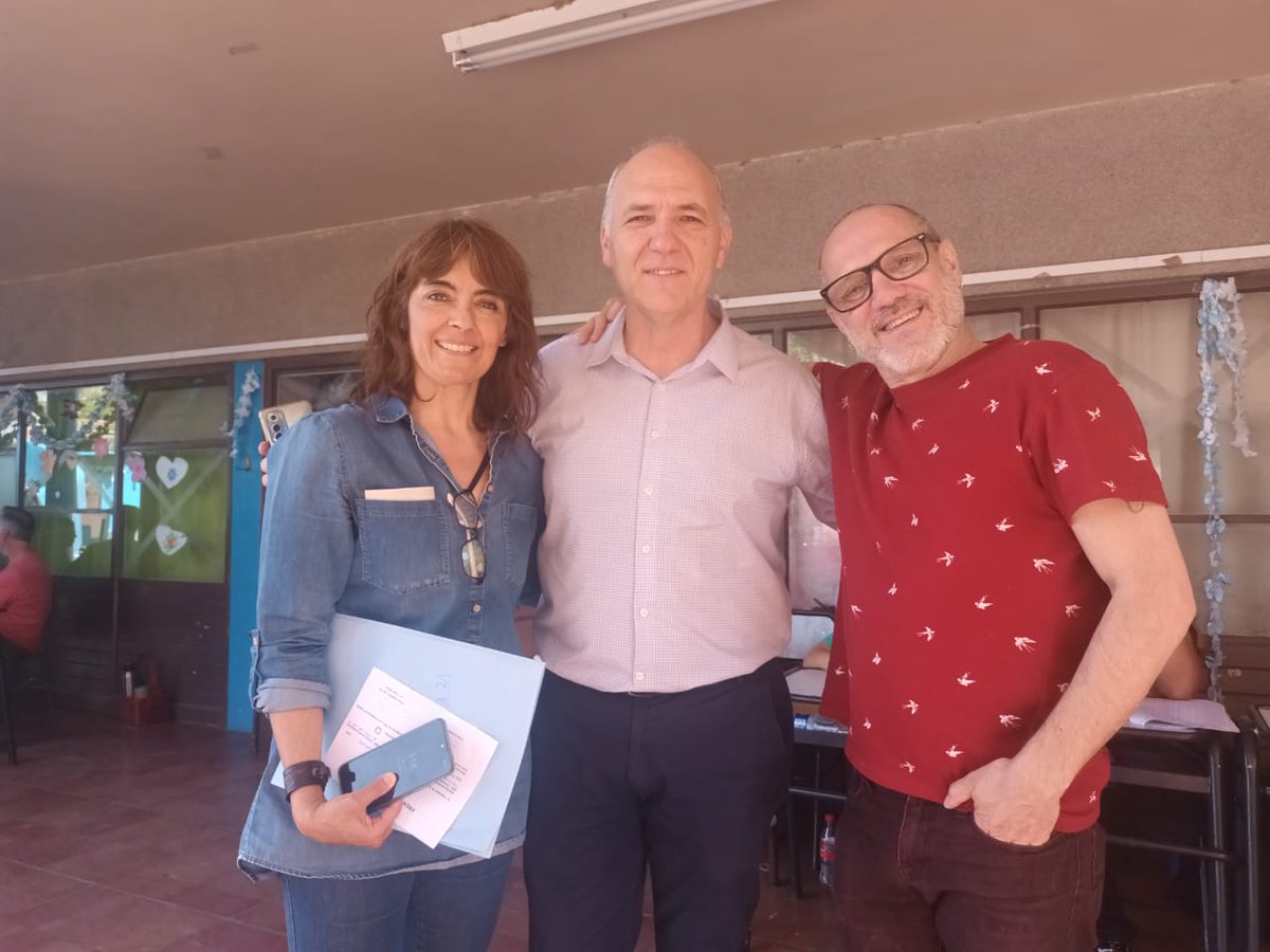 grcarmonac's tweet photo. Escuela Carlos Vergara de #CiudadDeMendoza. Massa-Rossi tienen un equipo de lujo para cuidar cada voto de UxP. 
#VieneLaArgentina 🇦🇷 https://t.co/DIkfqcwrBh