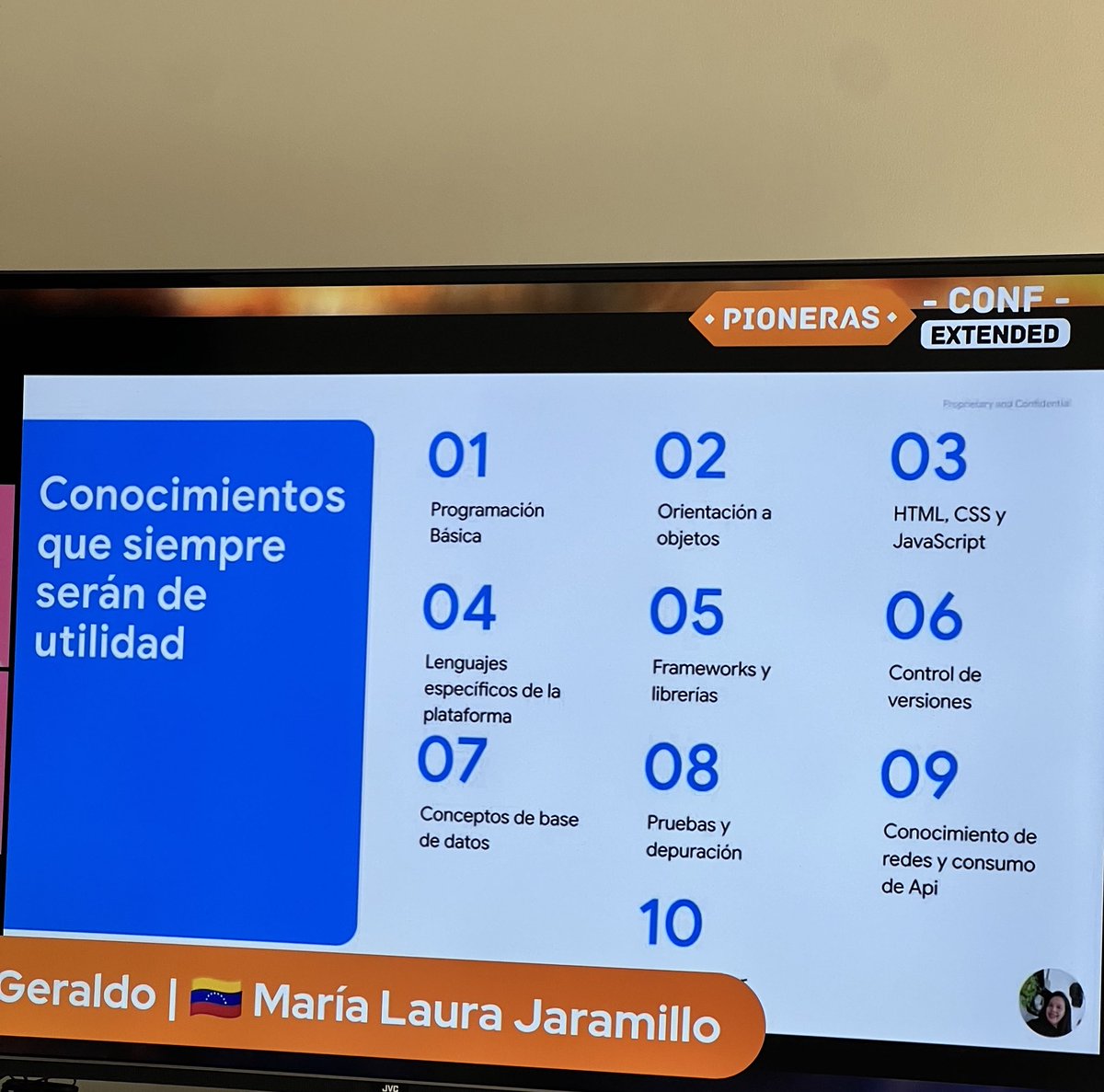marcelimxo's tweet photo. Parte de los recursos y conocimientos compartidos en la PionerasConf Extended 🧡 Me encantó ver a amigas y conocer a otras colegas que están haciendo cosas geniales en tecnología. Mil gracias por brindar estos espacios @pionerasdev @Mteheran https://t.co/GZGTB35Xhd