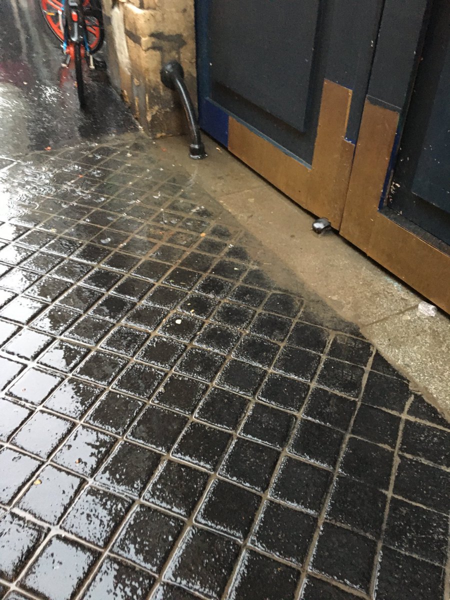 ⁦@Mairiedu11⁩ ⁦@FVauglin⁩ depuis les travaux rue #SaintSébastien chaque pluie=piscine !