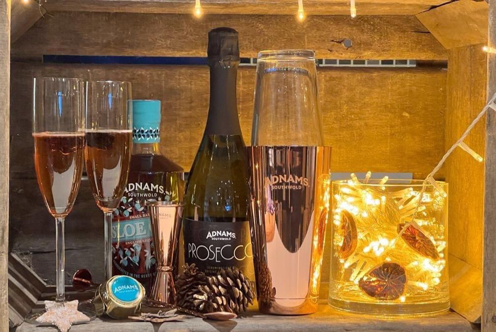 Twinkling lights are on in #saffronwalden &amp; <a href="/Adnamssaffron/">Adnams SaffronWalden</a> are now open Sunday’s through to Christmas 10am-4pm #seastheday #adnams