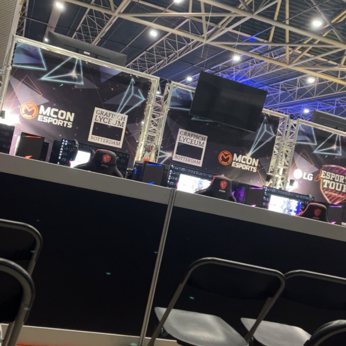 Played a Valorant Esport Competition with my team at #HeroesDutchComicCon #HDCC 

Still proud of my Slaysisters team <3