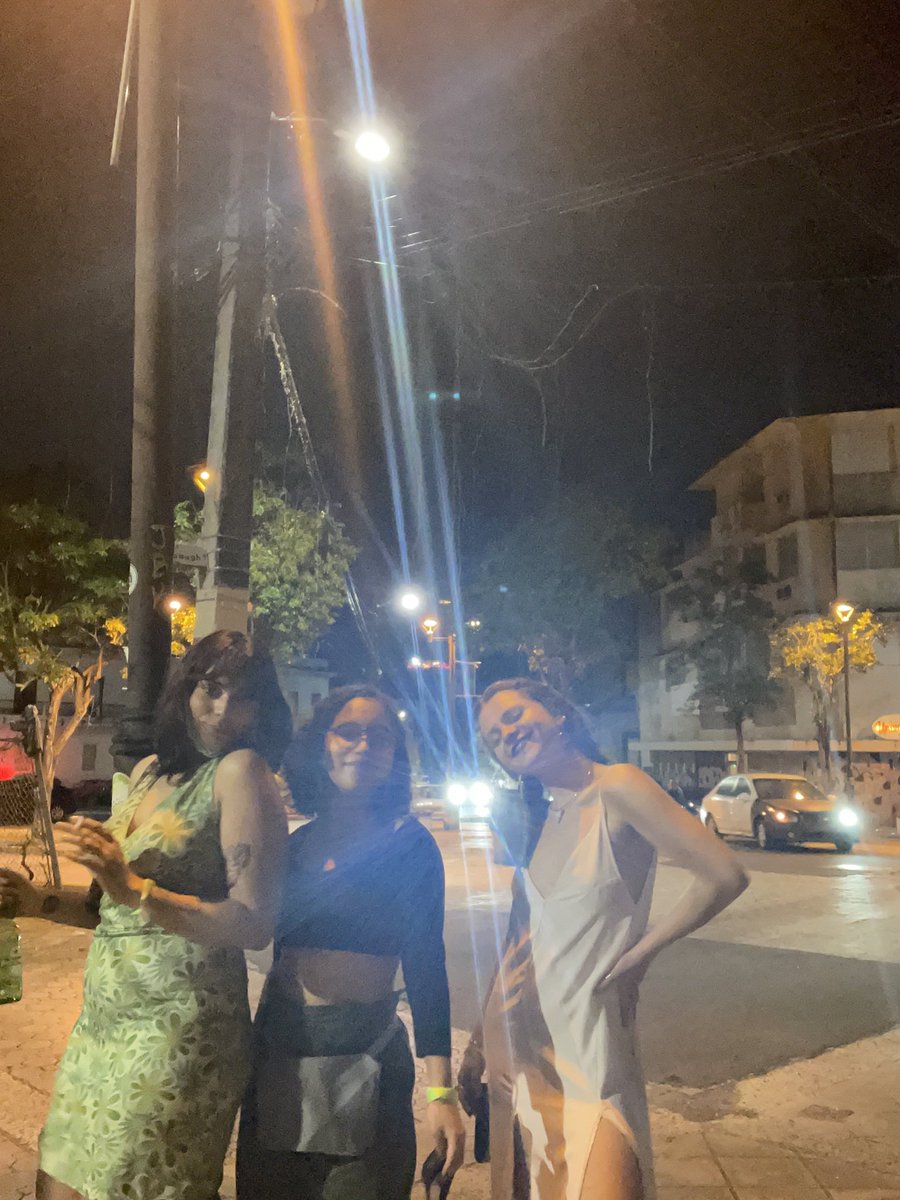 ssaaamantha4's tweet photo. ✨🕯️hiyaaa!!  vamos a comenzar un hilo de nuestras fotos preferidas de (o con) Aria. tanto la familia como sus amistades queremos recordarla a través de sus mejores vivencias, verla riendo, bailando, celebrando y existiendo.. aquí algunas de mis mejores experiencias con Aria. 🧵 https://t.co/CK4p5kBTzw