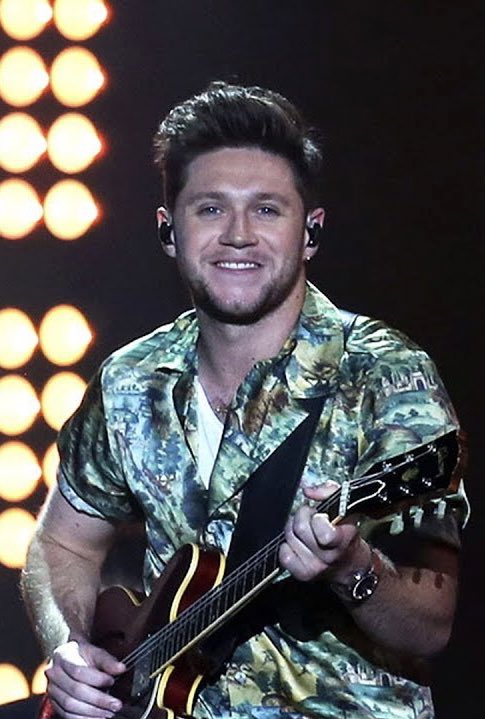 niallxupdates_'s tweet photo. 2019 🇲🇽                             2023 🇲🇽 https://t.co/u8y87YWg4J