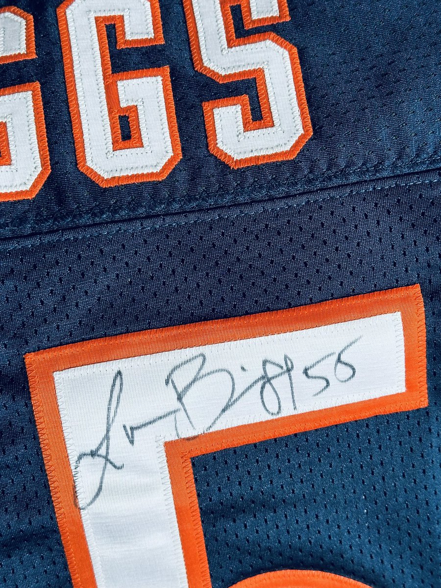 BATTinks's tweet photo. #Sunday #GAMEDAY!🏈🏟️🥳
 As I continue to unpack came across this official #chicagobears player jersey that #LanceBriggs was nice enough to sign for me as a gift for my #Grandfather (lifelong #Bears fan). Lance was a fan of the 
#superman/ #DARKNESS crossover...#NFL #LosAngeles https://t.co/drzsDho4qS