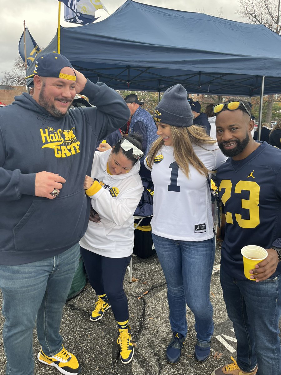 mkgoblue's tweet photo. @JoeJoeBeans_ @M3216Monica @jenhamill75 @njgolfer59 @AndyMorr23 @GoBlue_4ever #Hailgate was 🔥🔥🔥@GoBlue_4ever @AndyMorr23 @njgolfer59 @jenhamill75 @M3216Monica https://t.co/UK8IJstBd6