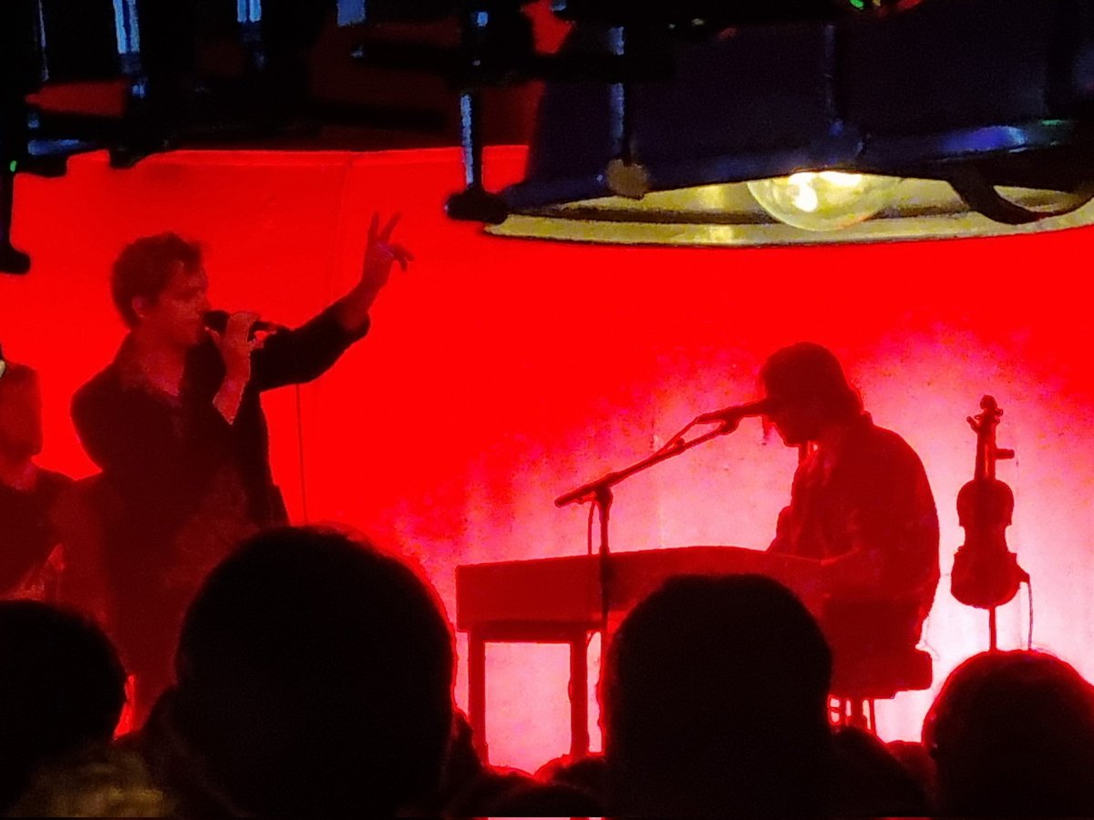 Loom, zwoel en vet (de basssss) optreden van <a href="/warhausmusic/">Warhaus</a> in <a href="/paard_denhaag/">Paard</a>  #sundayblues