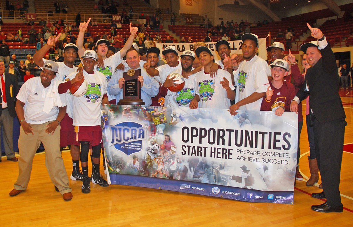 JC_Bobcats's tweet photo. 𝐇𝐢𝐬𝐭𝐨𝐫𝐲 𝐦𝐚𝐤𝐞𝐫𝐬.

Jones College is now the first Mississippi JUCO program to win a national title in men’s basketball (2014), baseball (2016), softball (2018) &amp; women’s soccer (2023). 

📍Winnersville https://t.co/KMBoUwGXbk