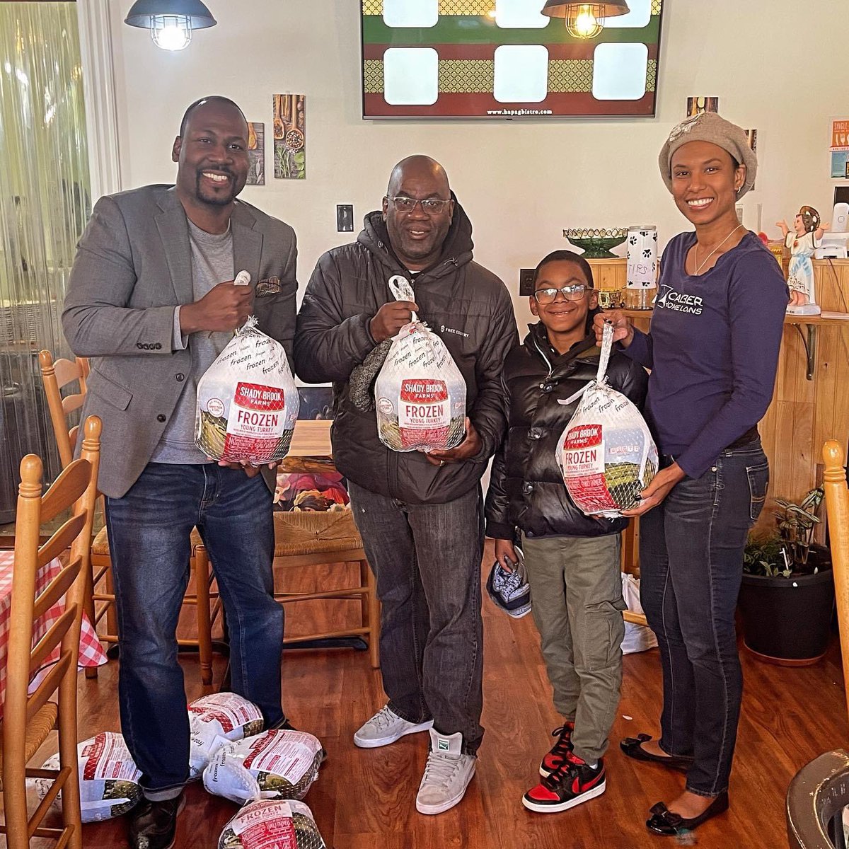 AkiAshe's tweet photo. Aki Ashe Free Thanksgiving Turkey Giveaway Today!   Thanks from the support of Hannaford and Caliber Loans! 

Impacting one family at a time!  Transforming Lives! 

Come get your Free Turkey Today and during the week at:

Hapag Bistro 
58 Vineyard Avenue 
Highland, NY 12528 https://t.co/IqLBSvWMGz