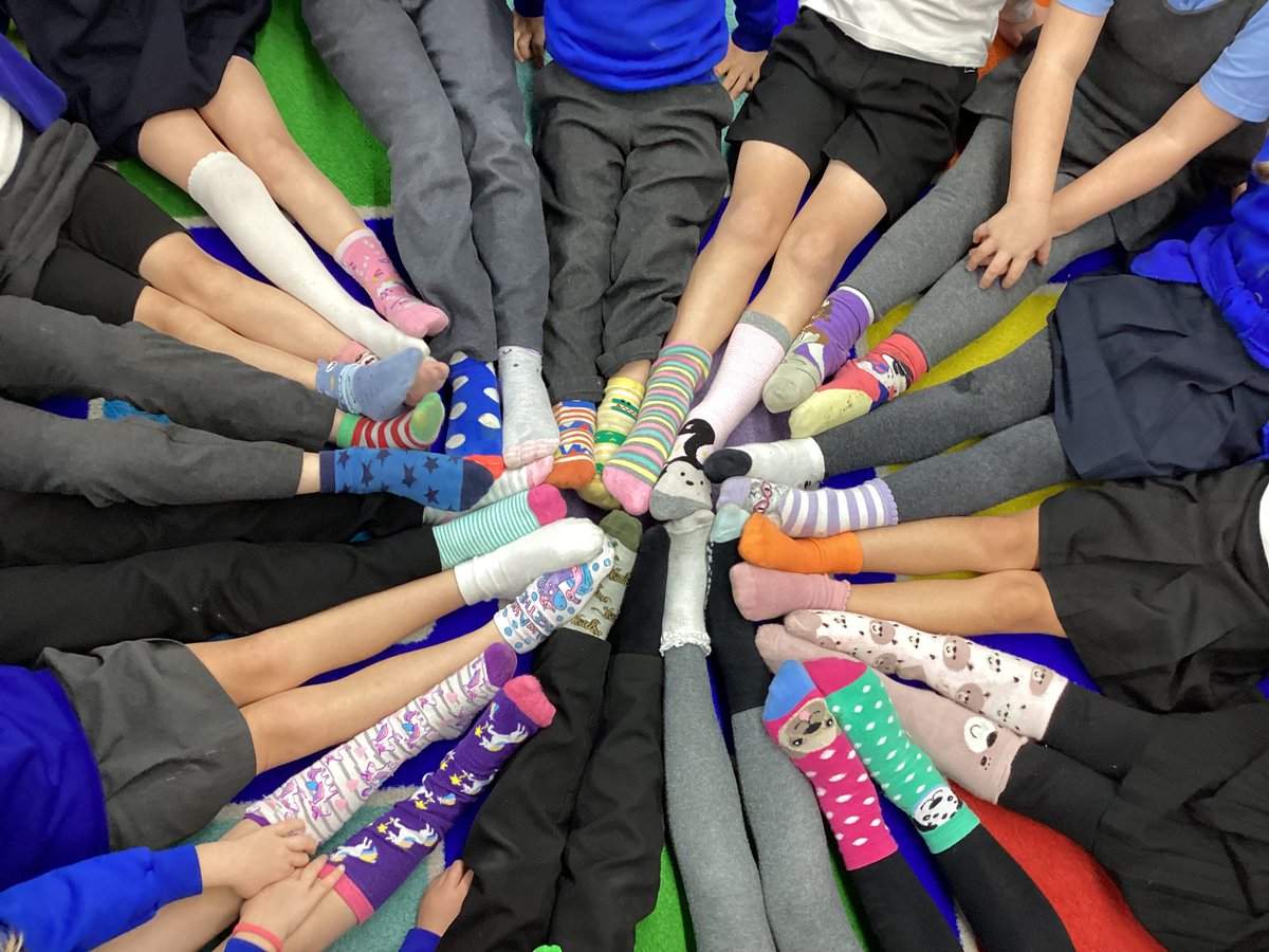 ExcaliburOgb's tweet photo. Anti-bullying week at Ogbourne #makeanoiseaboutbulluing #oddsocksday https://t.co/R6c6JZIP4S