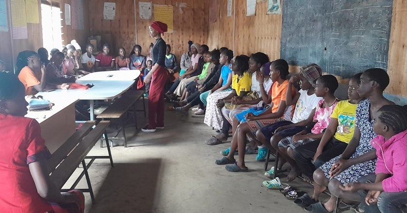 challengeaid_a's tweet photo. Girls club session which was held at Majengo and Kiambiu SoH. During the session, we focused on the importance of making informed choices when it comes to friends and how to make the most of the long holiday. The girls had a blast and even performed a skit https://t.co/qFjjEXQ635