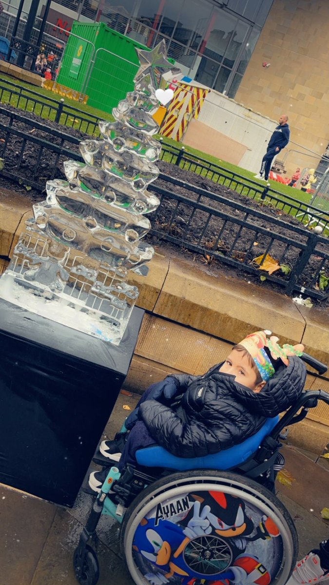 sahera_1988's tweet photo. Enjoyed the reindeer parade and the ice sculptures 🥰 https://t.co/NRGPe1Cf2M