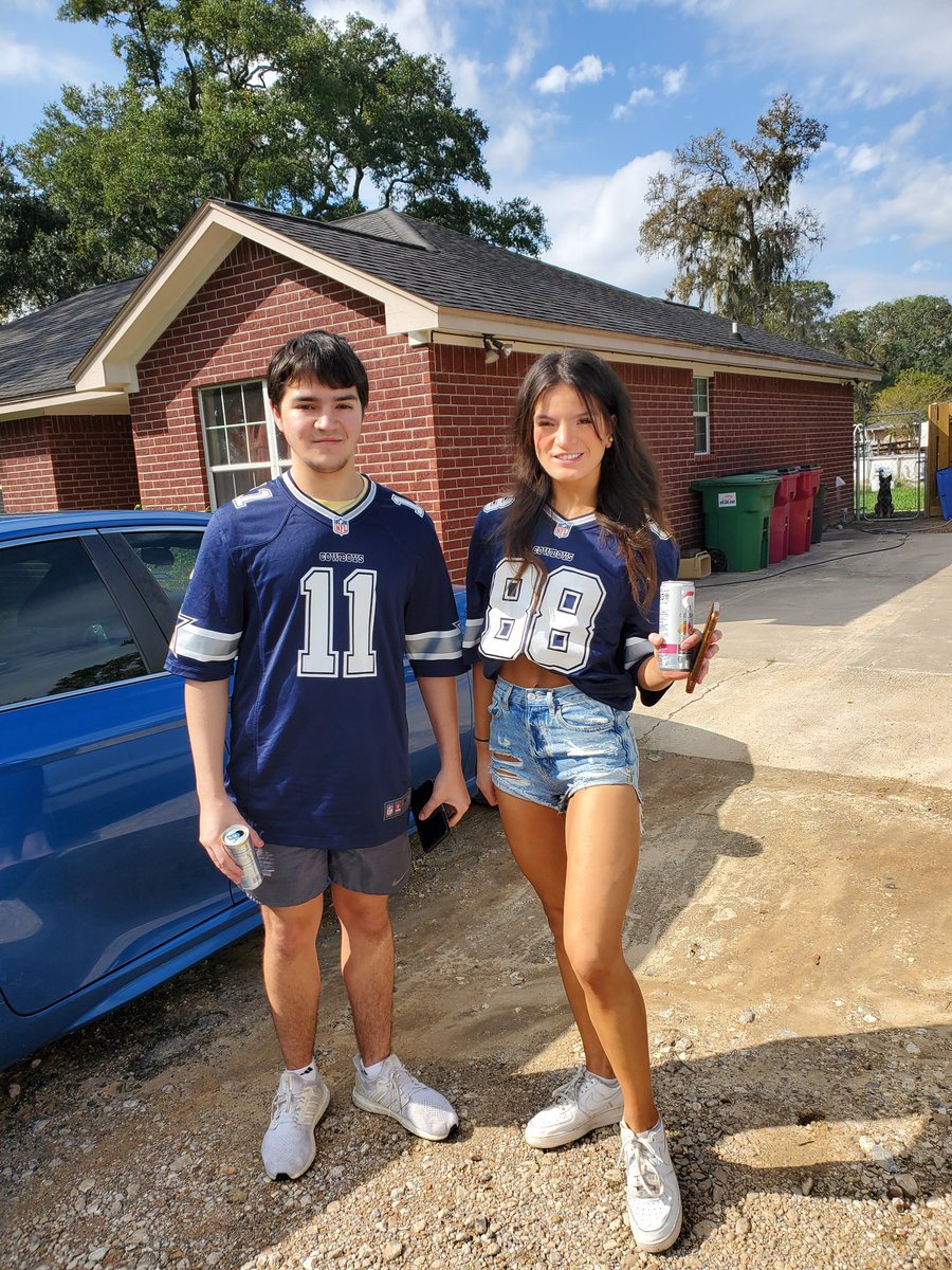 Twin A and Twin B are home from college, Cowboys getting the win, and all is right with the world. 
#DC4L #DallasCowboys #twinmom