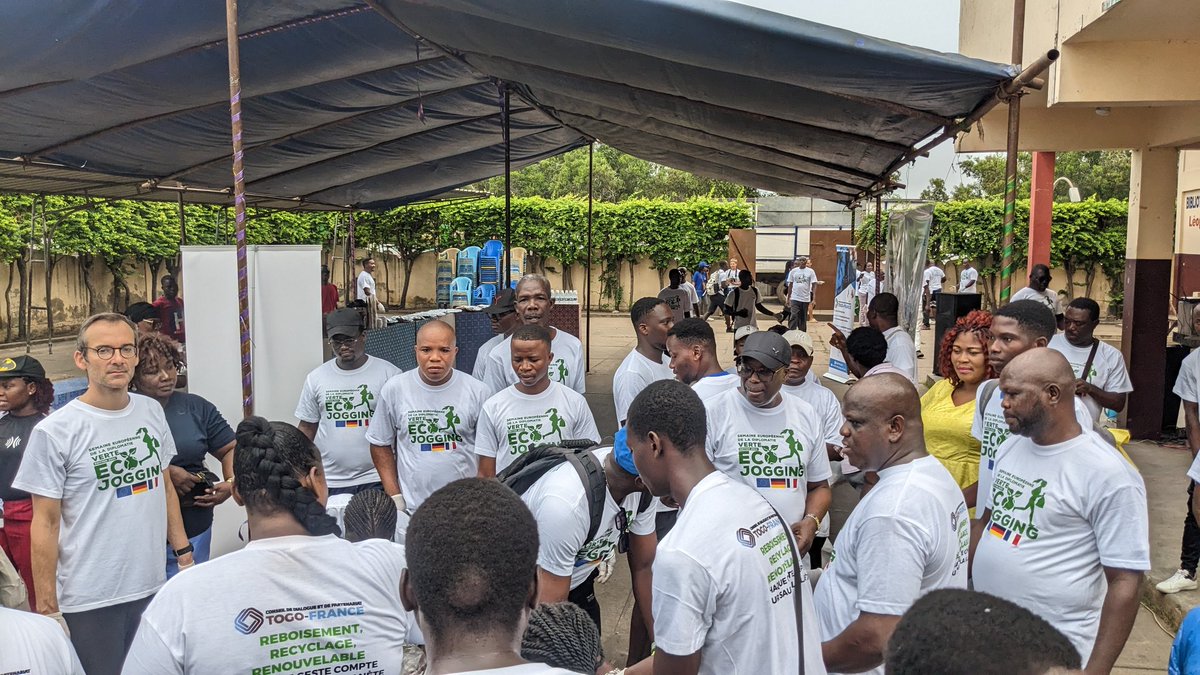 Ekoevi_Jacques's tweet image. Un immense merci à Son Excellence @a_favereau pour son engagement en faveur de l'environnement, ainsi que pour sa participation à cet événement inspirant. Votre présence et soutien renforcent notre détermination collective pour un avenir durable au #Golfe1! 🌍🤝 #EcoJogging