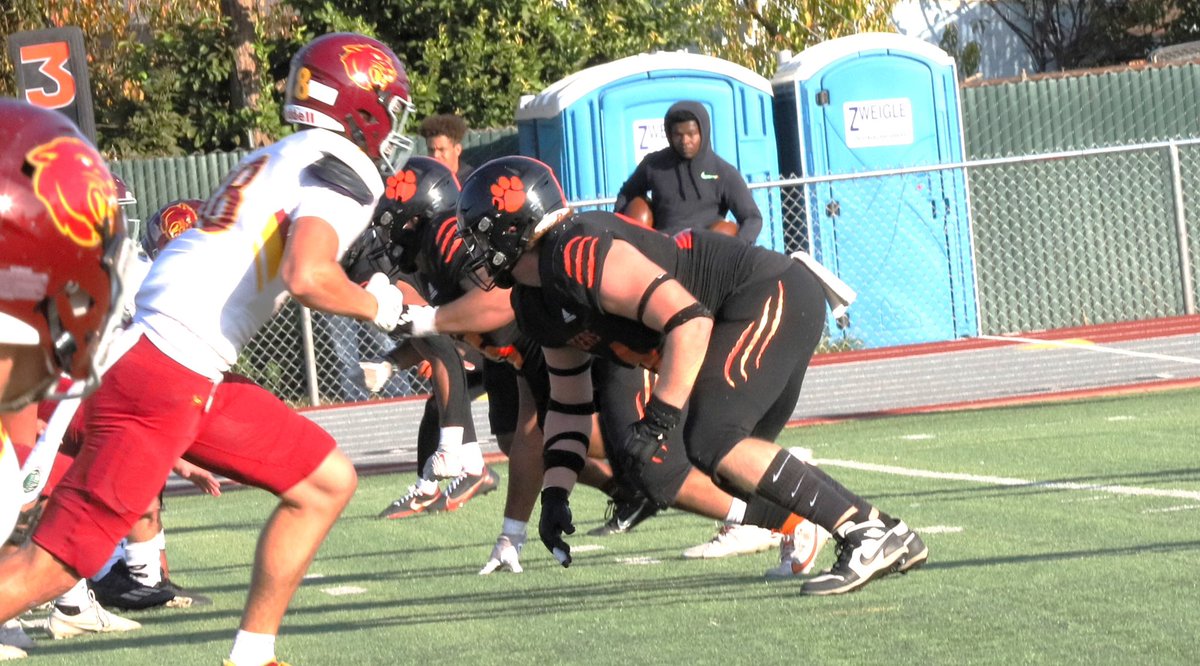 Weeks 1-10 Highlights‼️
DE/DT #94
First Team All Valley Conference 💪
6’3 1/2” 280lbs
3.8 GPA + AA in Hand📚
Mid-Year Ready!!!!
Coaches: <a href="/JLira2/">Jesse Lira</a> <a href="/Coach_Hart15/">Coach Hart</a> 
hudl.com/v/2Lfji4