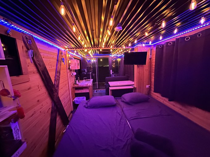 Calling out all adult content creators!!  Are your fans tired/ bored of the same backgrounds?  🤷&zwj;♂️  I<a href="/tag/florida"class="tags"><span>#florida</span></a><a href="/tag/floridakeys"class="tags"><span>#floridakeys</span></a><a href="/tag/contentcreation"class="tags"><span>#contentcreation</span></a>