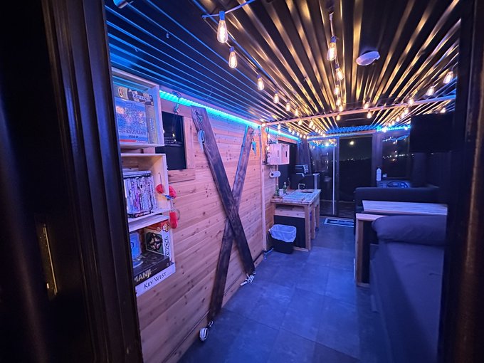 Calling out all adult content creators!!  Are your fans tired/ bored of the same backgrounds?  🤷&zwj;♂️  I<a href="/tag/florida"class="tags"><span>#florida</span></a><a href="/tag/floridakeys"class="tags"><span>#floridakeys</span></a><a href="/tag/contentcreation"class="tags"><span>#contentcreation</span></a>