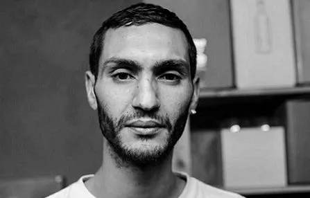 🎤 Triste nouvelle dans le monde du rap français : Morad de la Scred Connexion, est décédé. Il a laissé une empreinte indélébile dans le hip-hop. 🖤 #RIPMorad #ScredConnexion #Rap veridik.fr/2023/11/19/dis…