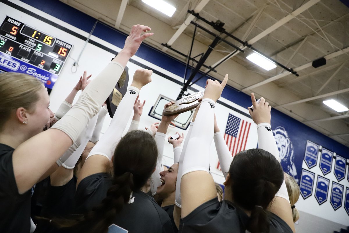 IowaCentral's tweet photo. A 34-7 record, 6th consecutive conference title, North Central District Champs, Regional Champs for the 4th consecutive year, and a top-5 finish (5th) at the NJCAA National Tournament this weekend! What a season for @TritonVball! 💙🔱 #TritonNation #ProudToBeATriton https://t.co/f8w5l3JBzo