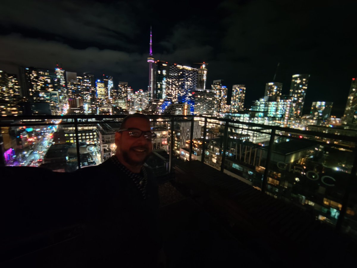 stylzradio's tweet photo. Just in the 6ix. #seanstylz #stylzradio #longestrunninginternetradioincanada #toronto https://t.co/1Yk7CpOGXc