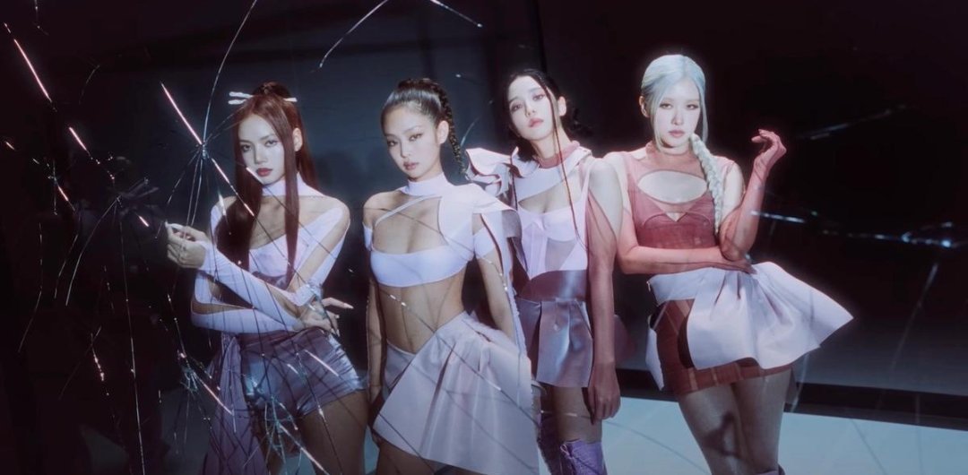 kchartsmaster's tweet photo. According to Korean media, all 4 members of BLACKPINK agreed to renew their contracts as a group. However, individual contracts are still undecided.

https://t.co/n9b0c2kGoA https://t.co/w12OmOhtia
