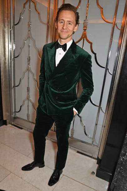 TomHidFansLATAM's tweet photo. Nuevo‼️Tom el día de hoy en los Evening Standard Theatre Awards 2023 en el Claridge's Hotel en Londres.
📷 davebennet, vía gettyimages 
#tomhiddleston #theeveningstandartheatreawards  #hiddlestonsmile #twhiddleston #hiddlesbeauty #proudoftomhiddleston #hiddlessmile  #hiddleslove https://t.co/PgyjsH1cAw
