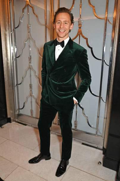 TomHidFansLATAM's tweet photo. Nuevo‼️Tom el día de hoy en los Evening Standard Theatre Awards 2023 en el Claridge's Hotel en Londres.
📷 davebennet, vía gettyimages 
#tomhiddleston #theeveningstandartheatreawards  #hiddlestonsmile #twhiddleston #hiddlesbeauty #proudoftomhiddleston #hiddlessmile  #hiddleslove https://t.co/PgyjsH1cAw