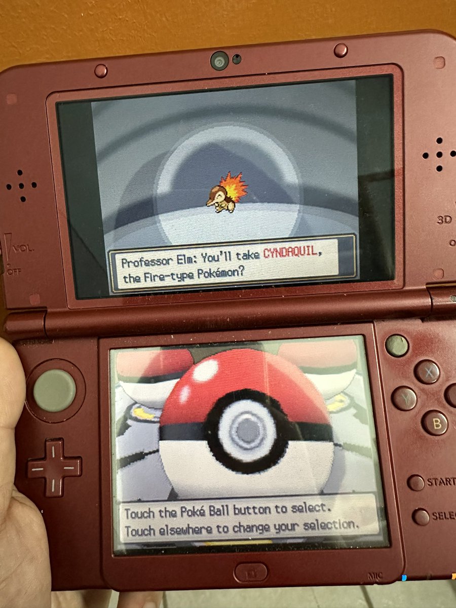 JR_Salazar's tweet image. Started playing SoulSilver and after a couple hours of soft resetting.. got my first choice 😁 #whilepooping