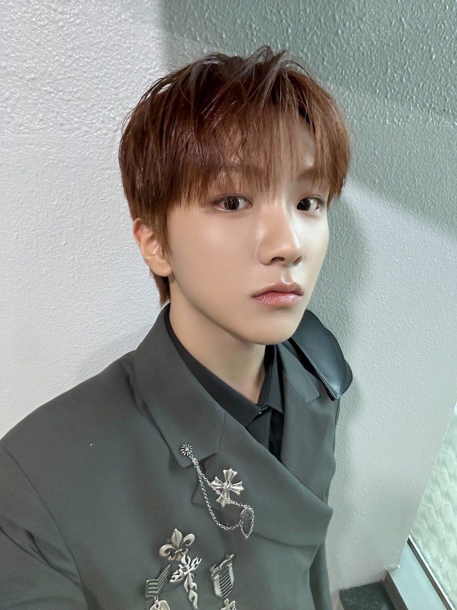 BOYNEXTDOOR_JP's tweet photo. ぼくのこういうセルカ久しぶりな気がしますが😁
プレゼントです💝

#BOYNEXTDOOR #BND #WOONHAK
#HI_BOYNEXTDOOR https://t.co/z0NQxSbnxZ