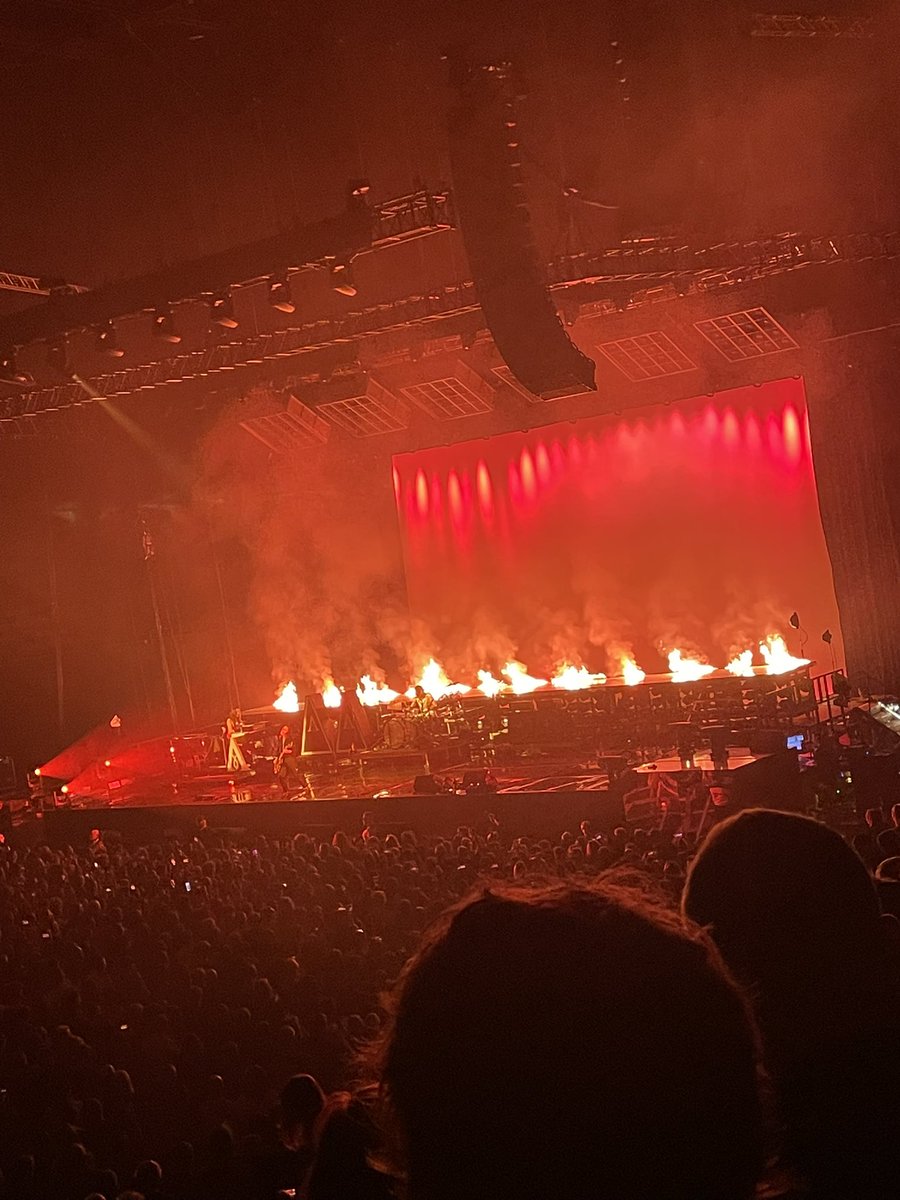 BethanyFoden's tweet image. I think this was my 10th time seeing gvf live and I’m so proud! Seeing then play in small venues to arenas now with pyro and fire is amazing! 🥲🥹🥰👏🏻 I can’t wait for Glasgow tonight 🥳 #starcatcher #starcatchermanchester #starcatcherworldtour