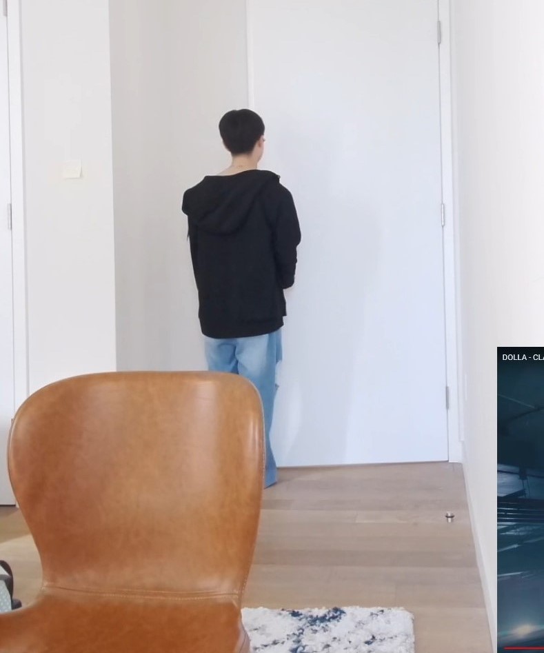 alexohreacts's tweet photo. why i left while watching DOLLA's new MV 🚪🚶
🔗https://t.co/1Lbw9BVW2K
#DOLLAAlbum #DOLLAofficial #UniversalMusicMalaysia #NewClassic #DOLLAClassic https://t.co/qHrNJizjco