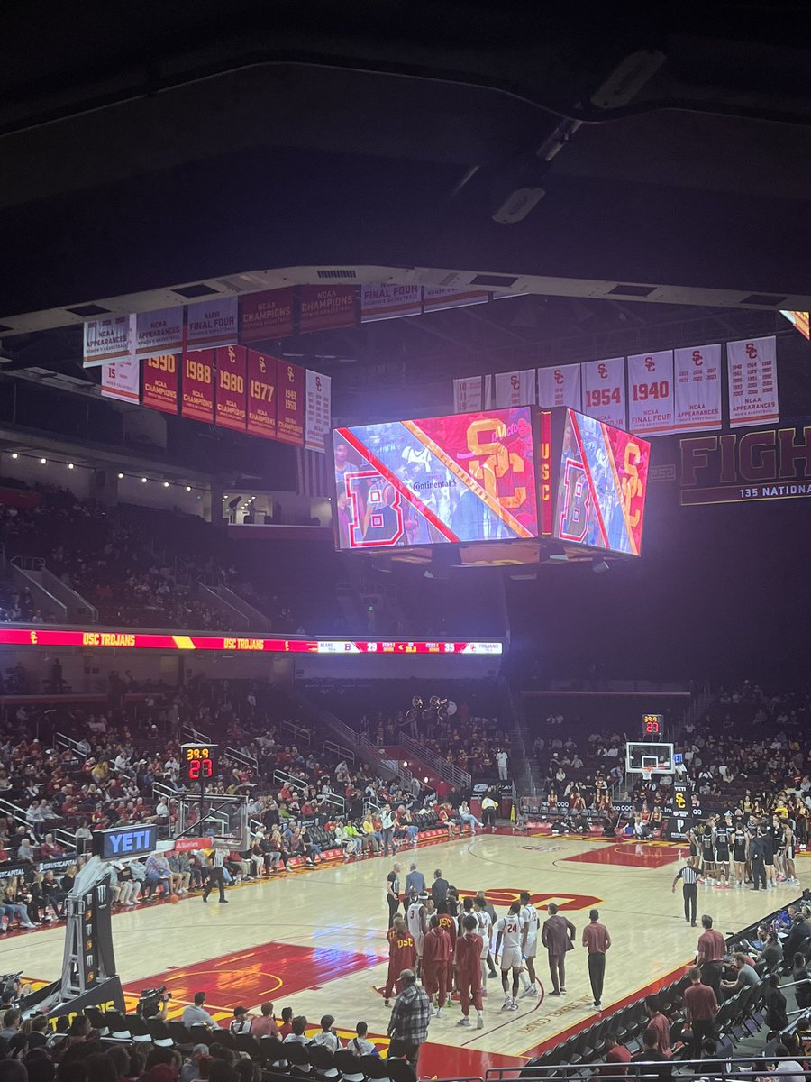shmedith's tweet photo. @BrownU_MBB @IvyLeague @BrownUniversity @BrownU_Bears @BrownU_MBB PRESENT! Go Bruno! https://t.co/1zAHRW0t9w